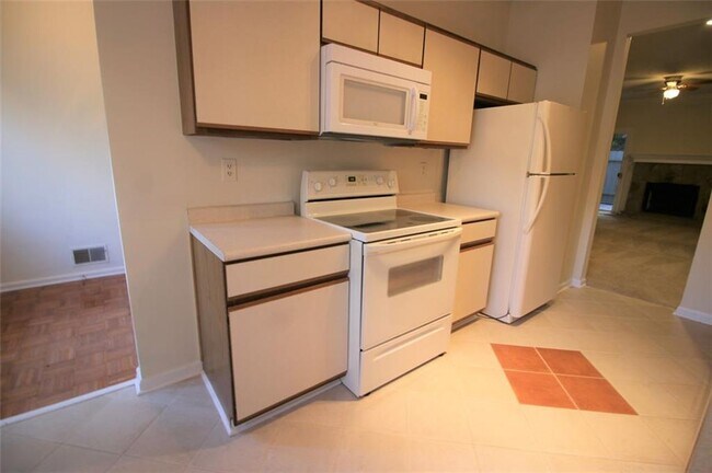 Building Photo - 4028 Elm St