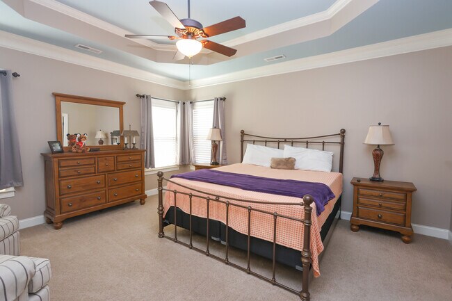 Building Photo - 504 Village Walk Ln