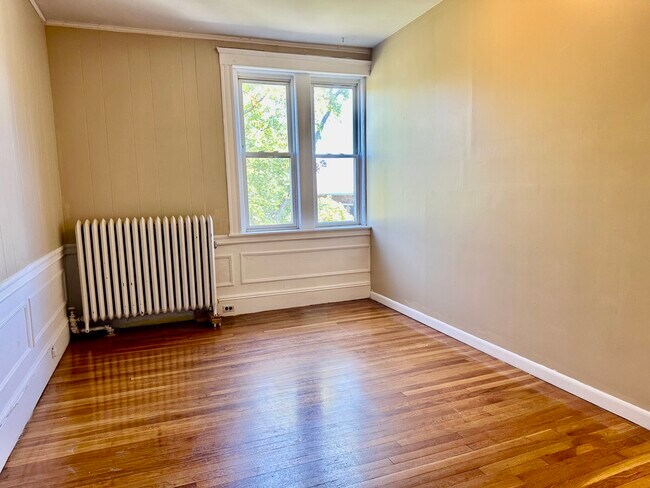 Building Photo - 74 Egmont St