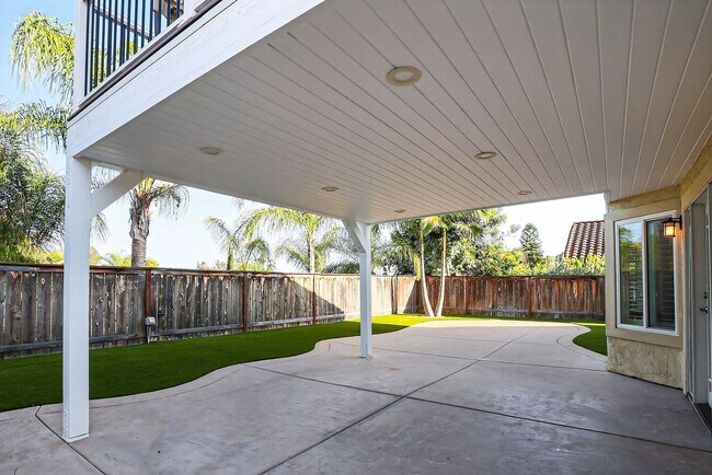 Building Photo - Exceptional Escondido Living — 4 Bed | 3 B...