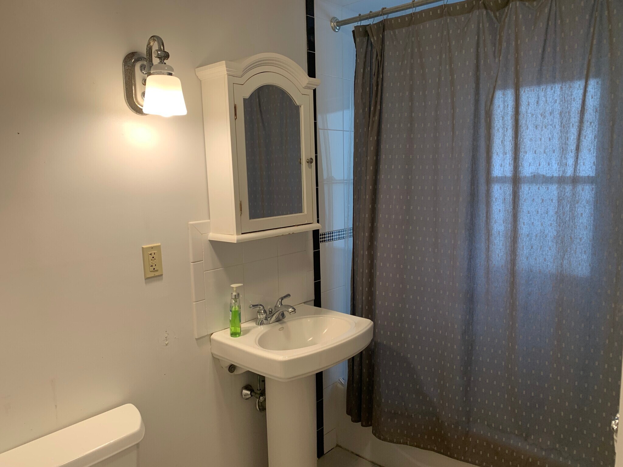 Building Photo - 67 Ashford St