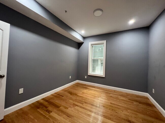 Building Photo - 341 Cambridge St