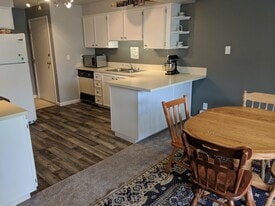 Building Photo - 3121 W Hood Ave