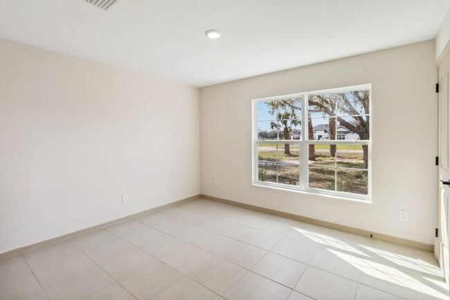 Building Photo - MOVE IN SPECIAL- Beautiful 4/2 Home on 3/4 Acre For Rent in St. Cloud