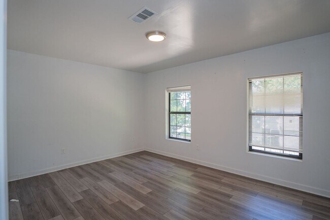 Building Photo - 7800 Choctaw Rd