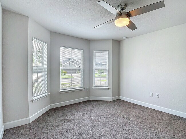 Building Photo - Welcome in to this beautiful Unfurnished -...