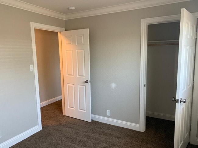 Building Photo - 2418 R St