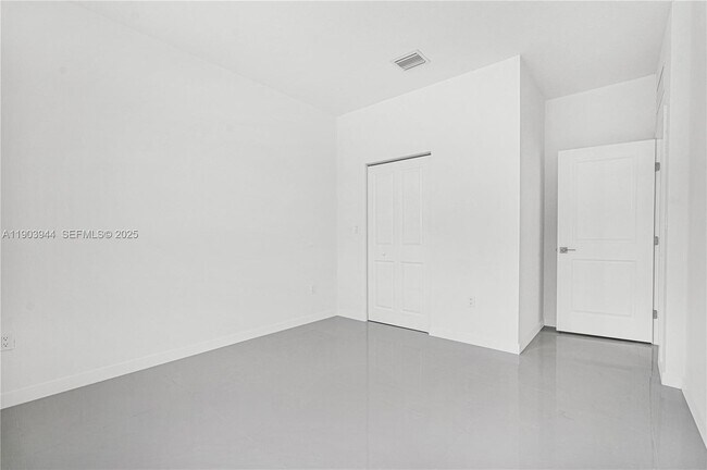 Building Photo - 22555 SW 125th Ave