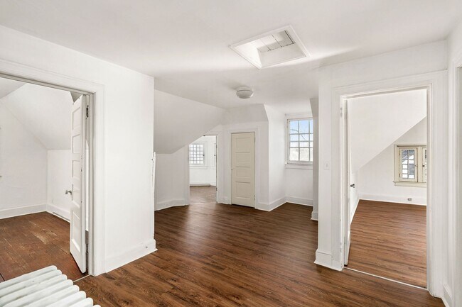 Building Photo - 29 Wiggins St