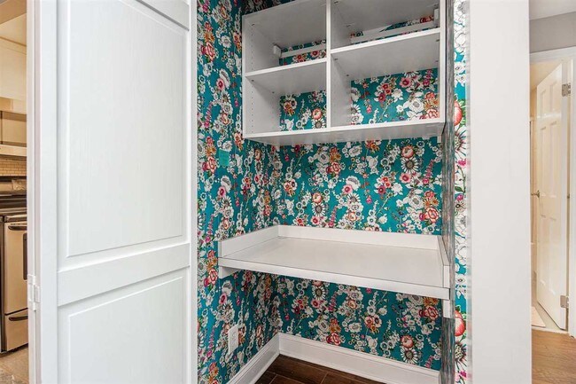 Building Photo - 1600 Center Ave