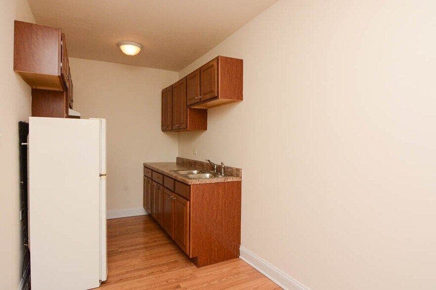 Building Photo - 2600 N Kimball Ave