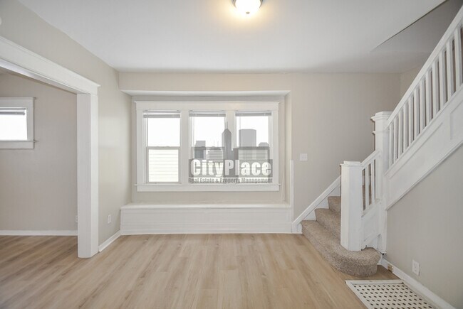 Building Photo - 820 N Oakland Ave