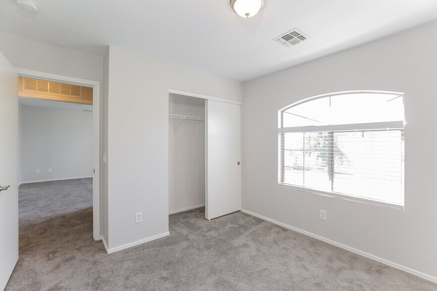 Building Photo - 12456 W Mandalay Ln