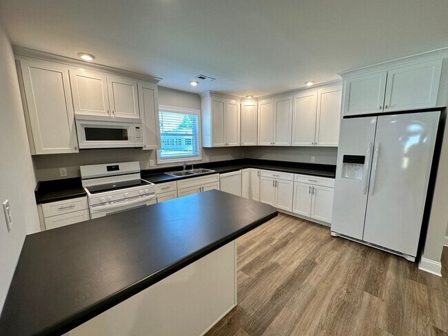 Building Photo - 68 W. First Ave-Duplex