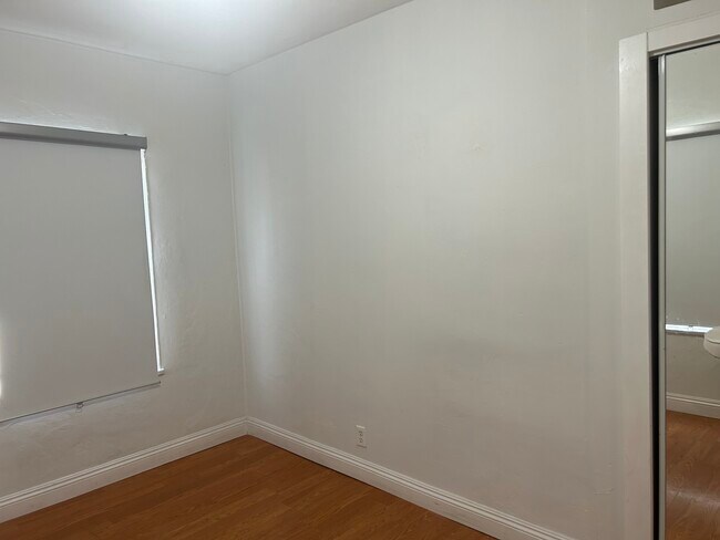 Building Photo - 243 W Elm Ave