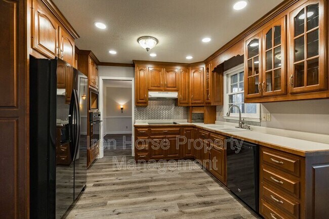 Building Photo - 265 Ponderosa Dr