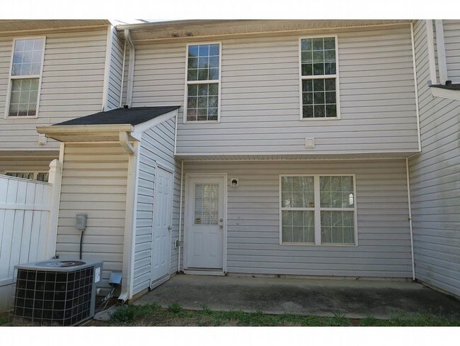 Building Photo - Ready to Move In Townhome in Waldrop Station