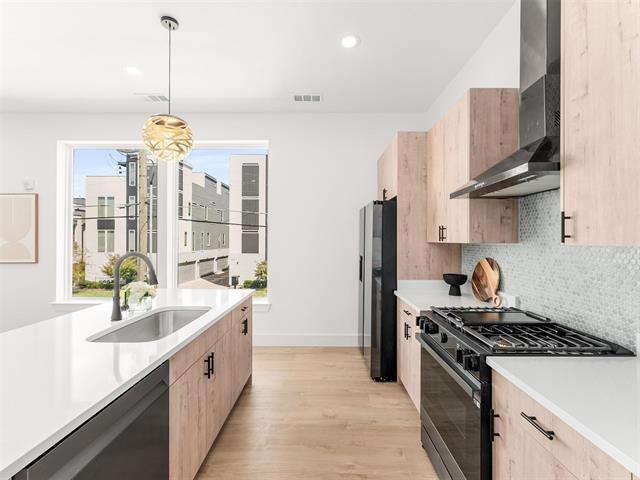 Building Photo - 2019 N Prairie Ave