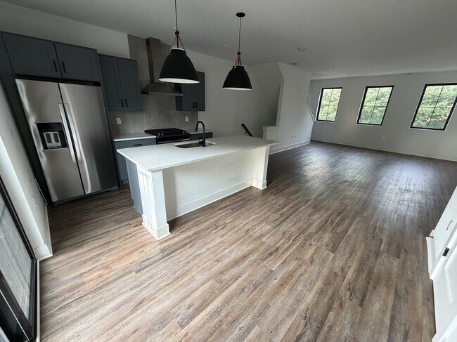 Building Photo - 355 Loeffler Ave