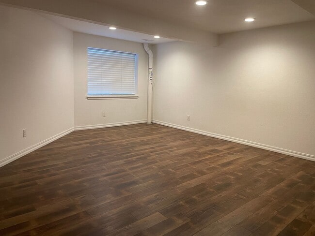 Building Photo - 805 Summer Hawk Dr