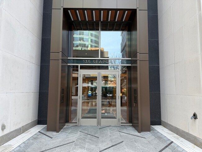 Building Photo - 135 Seaport Blvd