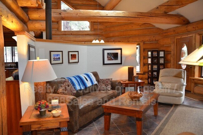 Building Photo - 1500 E Iris Trail