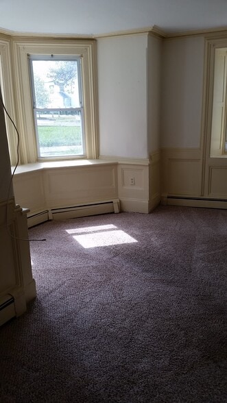 Building Photo - 2587 South Ave