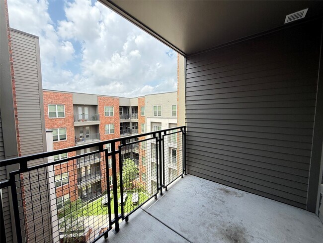 Building Photo - 2520 Washington Ave