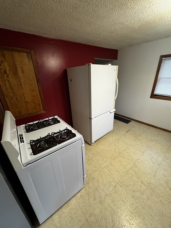 Building Photo - 935 Sheridan St