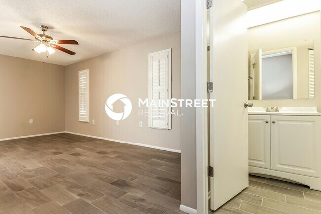 Building Photo - 3 Bedroom Pet-Friendly Home in Sarasota, F...