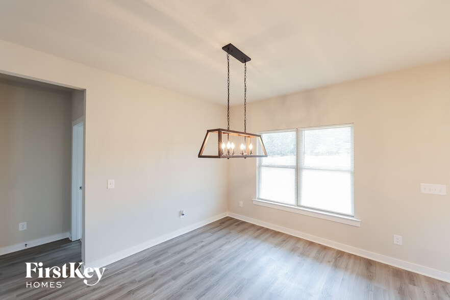 Building Photo - 61 County Rd 1700