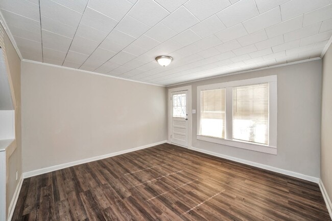 Building Photo - Charming Renovated 2BR Home – Full of Char...