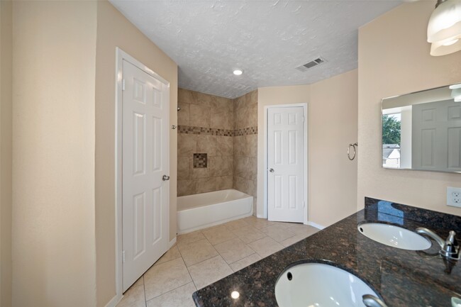 Building Photo - 7610 Weatherhill Ln