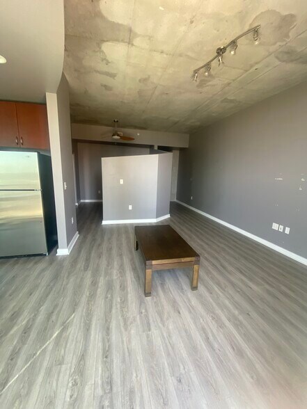 Building Photo - 777 N Ashley Dr