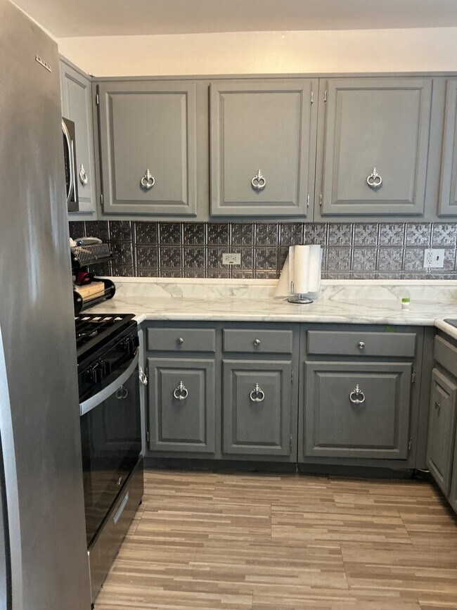 Building Photo - 2333 Windsor Ln