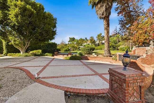 Building Photo - 6945 Via Alba