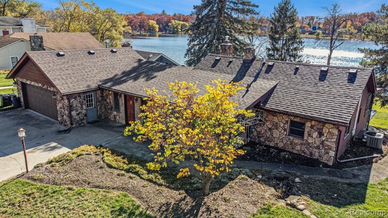 Primary Photo - 2739 Lakeridge Ave