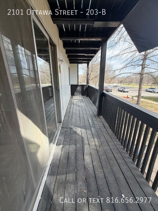 Building Photo - 2101 Ottawa St