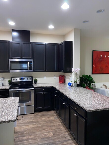 Building Photo - 6549 Calamondin Dr