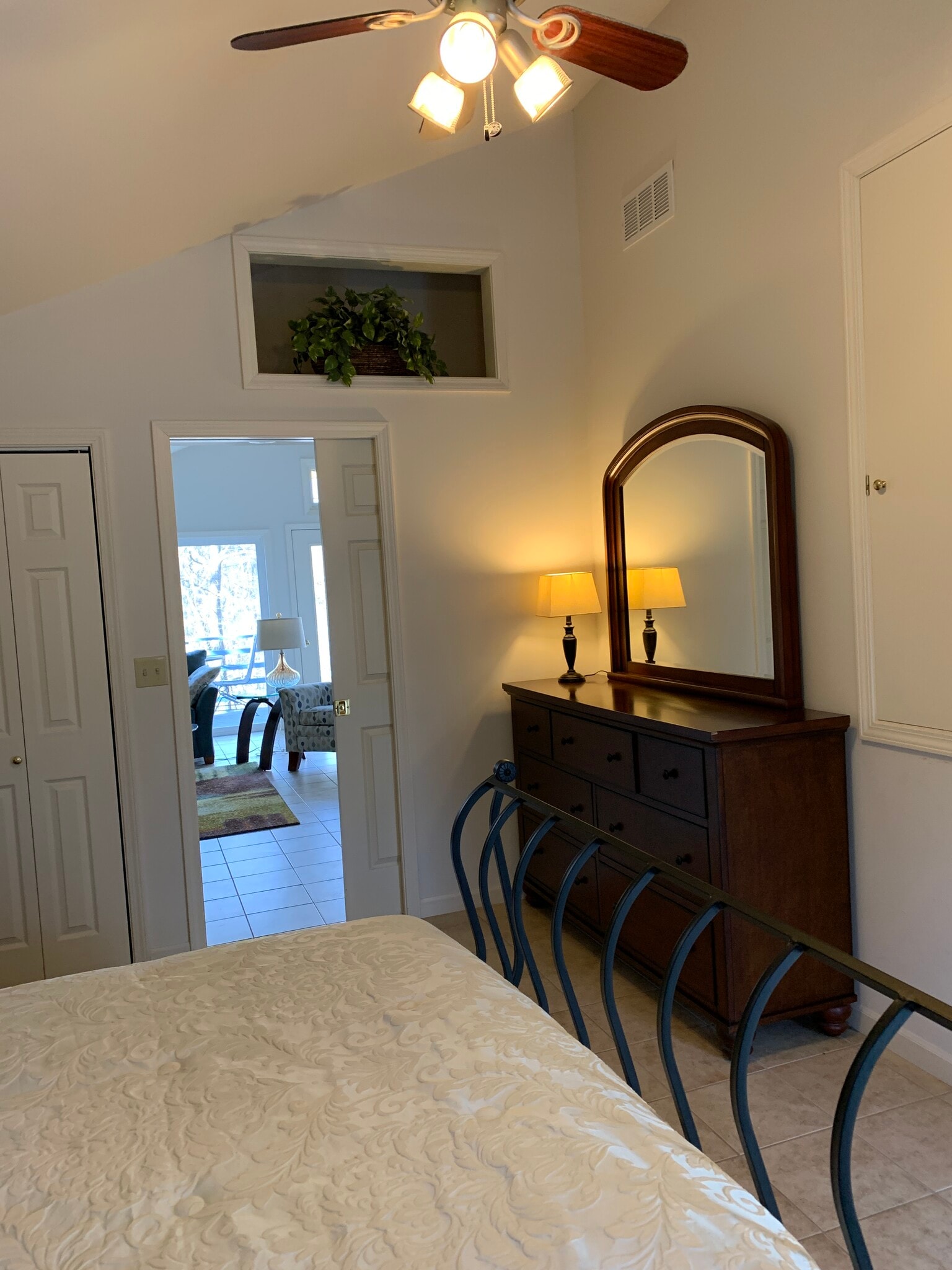 Building Photo - 1850 Yellowhammer Xing