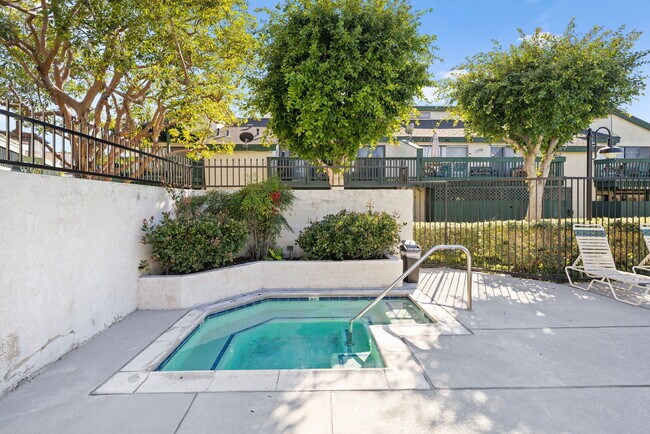 Building Photo - 12841 Forest Dr