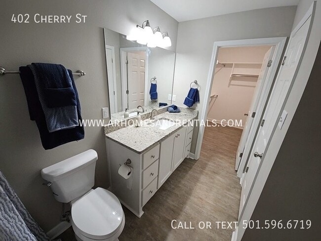 Building Photo - 402 Cherry St | $1495 | 3 beds, 2 full baths