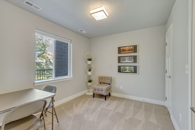 Building Photo - Stunning 3-Bedroom, 3.5-Bath Home with Modern Comforts