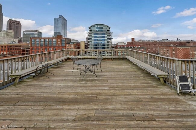 Building Photo - 1133 W 9th St