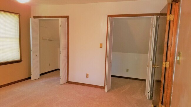 Building Photo - Traditional cape cod in Ashton Woods Subdi...