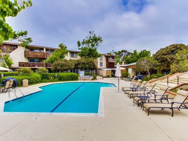 Building Photo - 8860 Villa La Jolla Dr