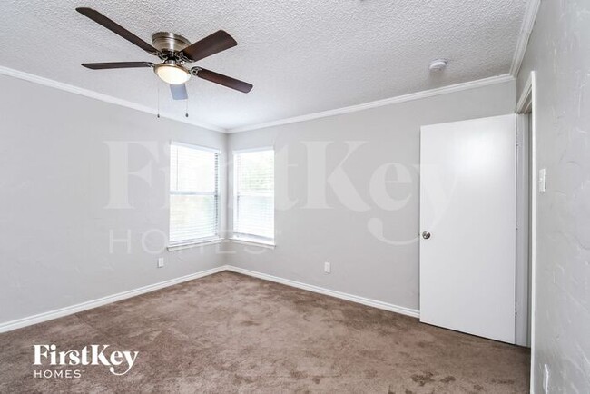 Building Photo - 1700 Scottsdale Dr