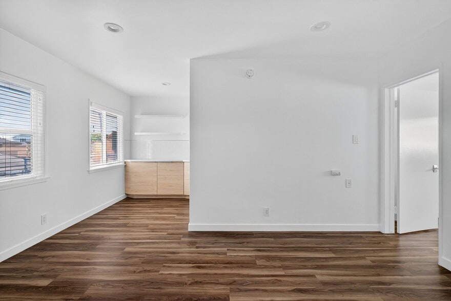 Building Photo - 4308 E 4th St