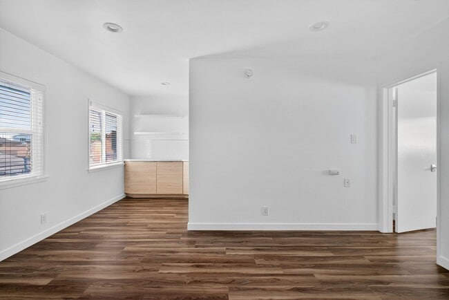 Interior Photo - 4308 E 4th Street