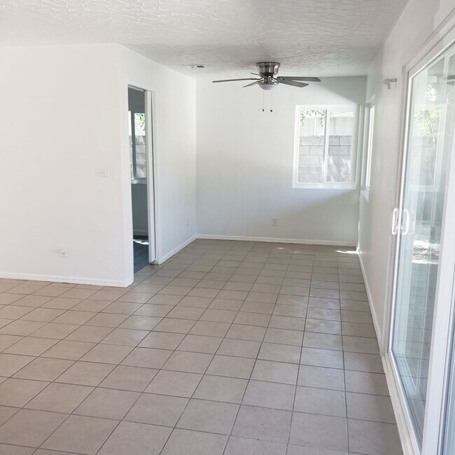 Building Photo - 6363 Carlo Dr